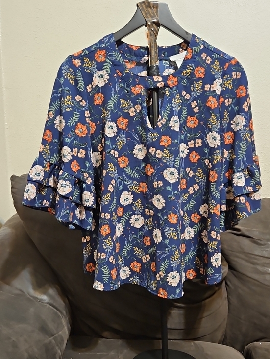 URBAN Romantics Tops - URBAN Romantics Navy Floral Keyhole Ruffle-Sleeve Top